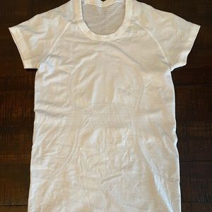 White Lululemon size 6 Run Swiftly top